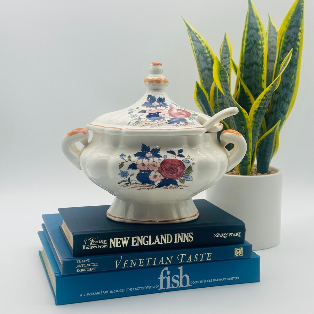 Vintage Floral Ceramic Soup Tureen with Lid and Ladle Scalloped‎ Cream